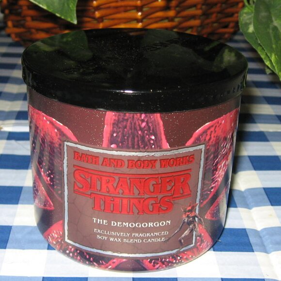 BBW Stranger Things The Demogorgon 3 Wick Candle NEW - Picture 2 of 7